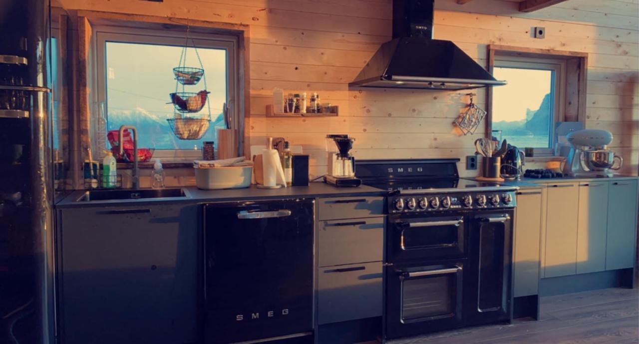 Unique Barnhouse In Amazing Gimsoy In Lofoten Saupstad  Buitenkant foto
